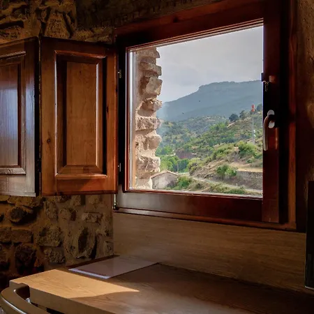 Real La Almazuela מלון