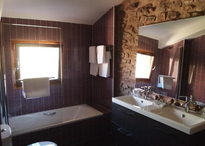 Real La Almazuela מלון